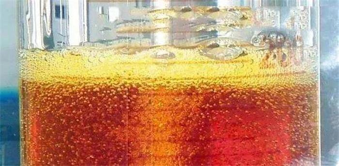 （圖：起泡的潤(rùn)滑油）