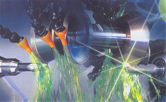 （圖：切削液使用場景）