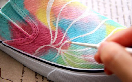 (圖:紡織顏料在布鞋上的上色應(yīng)用3)